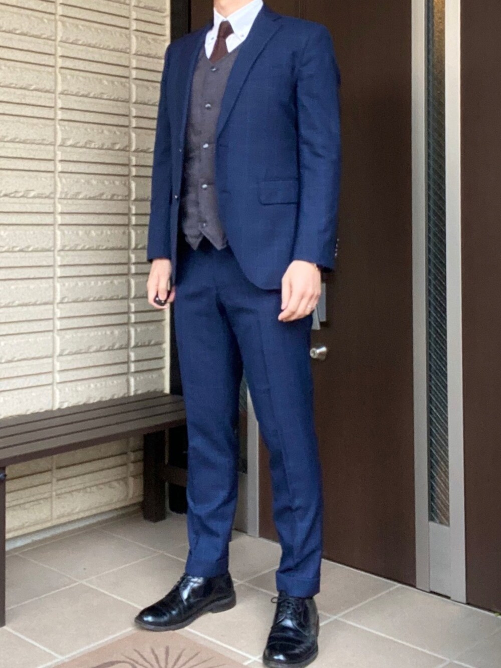 「THE SUIT COMPANYのFIT 2つボタンスーツ チェック CH-14（フォーマルスーツ/小物、ブルー系）」を使った、YmStさん（メンズ・171cm）の冬コーディネートの1枚目の写真