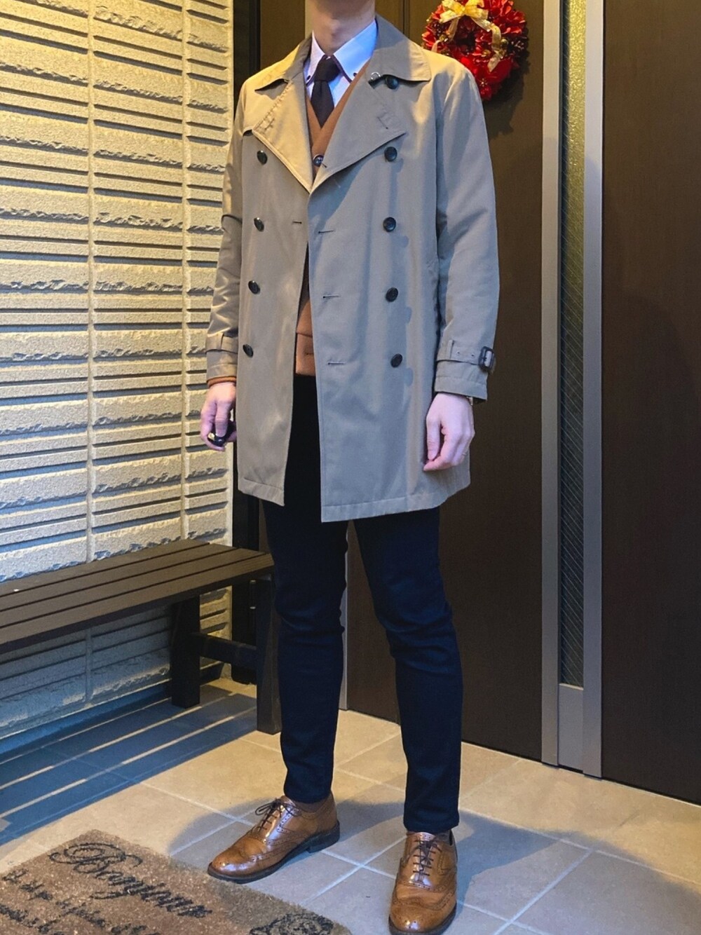 「NANO universeのＴ／Ｃクロスダブルトレンチコート（トレンチコート、ベージュ系）」を使った、YmStさん（メンズ・171cm）の冬コーディネートの1枚目の写真