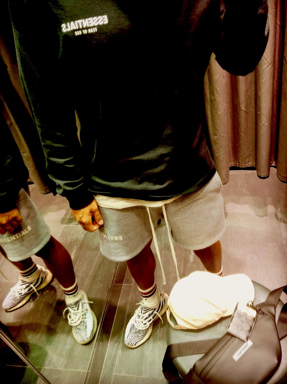 「workout」｜「FOG ESSENTIALSのアイテム（Tシャツ/カットソー、ブラック系）」を使った、fitness & fashionさん（メンズ・171cm）の秋コーディネートの1枚目の写真