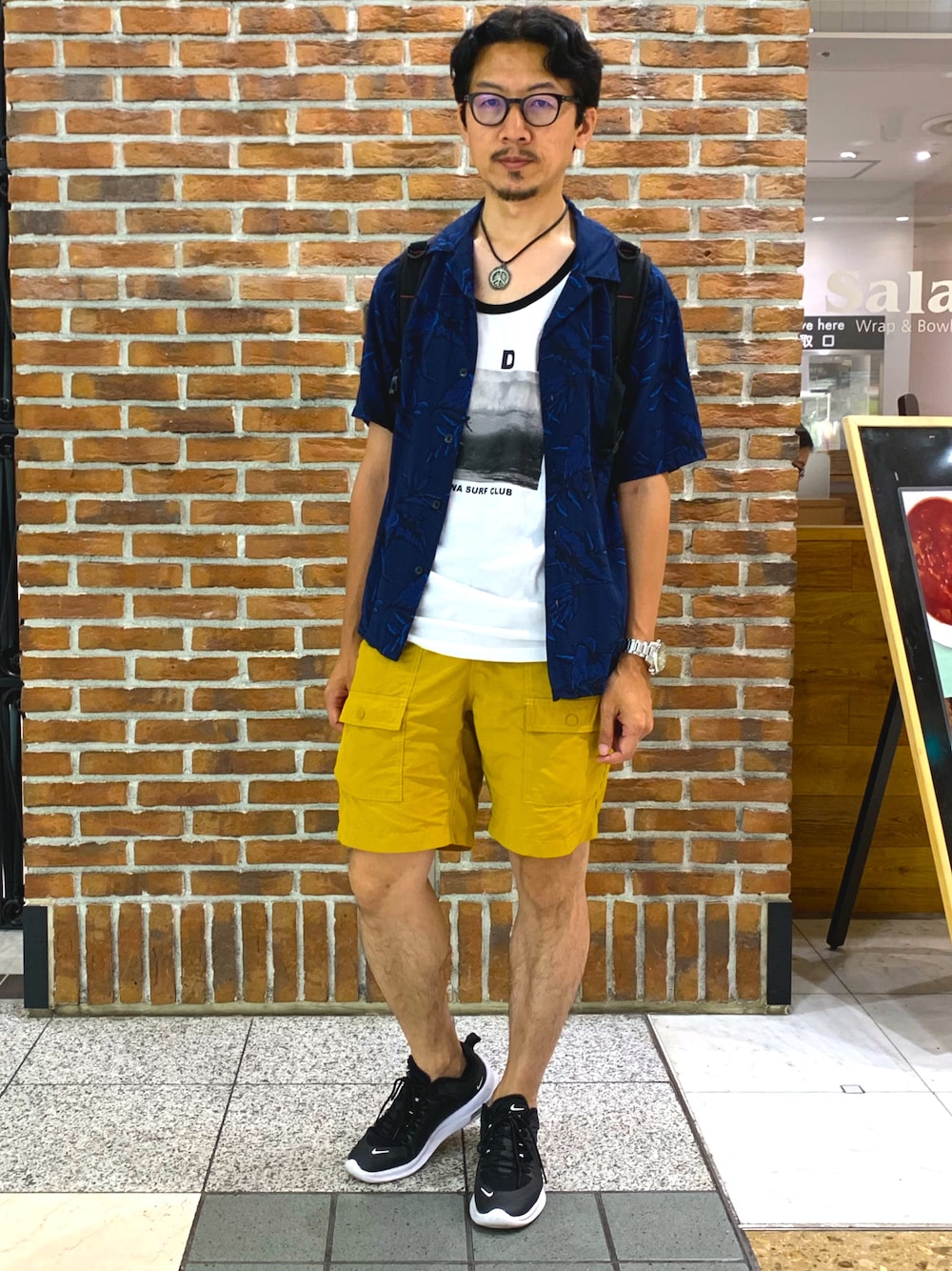 「オトナカジュアル、柄シャツ、オープンカラーシャツ、ショートパンツ、タンクトップ、NIKE、GU、FOREVER 21、スニーカーコーデ」｜「URBAN RESEARCHのアイテム（メガネ、ブラック系）」を使った、☠️HiRoC☠️さん（メンズ・171cm）の夏コーディネートの1枚目の写真