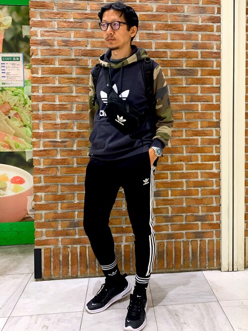 Adidas アディダス のボディバッグ ウエストポーチを使ったメンズ人気ファッションコーディネート 季節 9月 11月 Sciaky