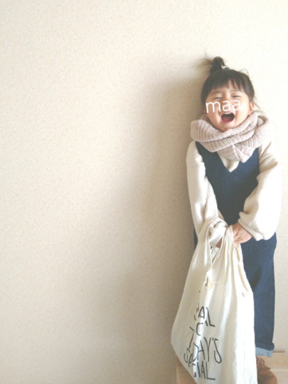 「くみちゃん1000人おめでとう、ゆきのちゃんお誕生日おめでとう、オールインワン、バルーンスリーブ、スヌード、おんなのこ、3歳」｜「CIAOPANIC TYPYのボリュームスリーブスウェット（Tシャツ/カットソー、ベージュ系）」を使った、marionさん（キッズ・90cm）の冬コーディネートの1枚目の写真