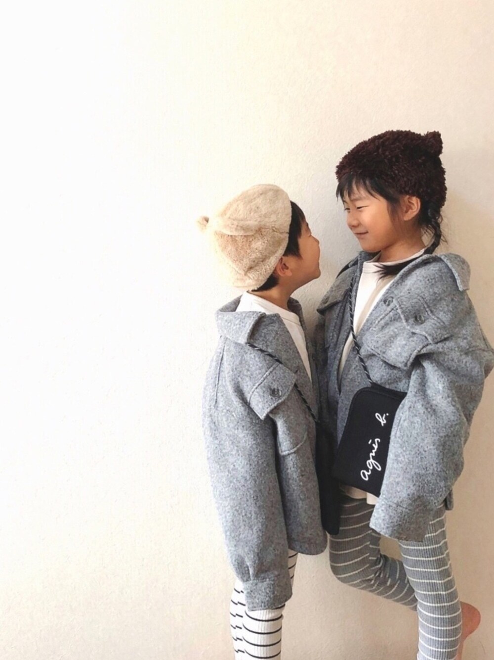 「冬アウター着回しチャレンジ、キッズファッション、CPOジャケット、レギンス、西松屋、おそろいコーデ、姉弟、ヌキ襟、くま耳」｜「GLOBAL WORKの【キッズ】ガールズCPOジャケット/858126（その他アウター、グレー系）」を使った、marionさん（キッズ・110cm）の冬コーディネートの1枚目の写真