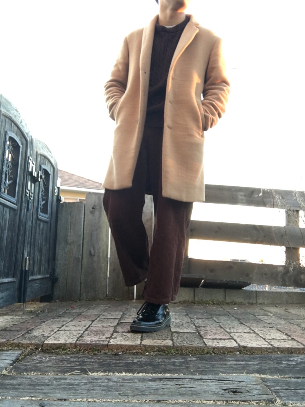 「ワイドパンツ、ブラウン、プチプラ、革靴、コーデュロイ、GU、高校生、おしゃれさんと繋がりたい」｜「RAGEBLUEの＜メリノウール使用＞チェスターコート/721394（チェスターコート、イエロー系）」を使った、yusuke      yamamotoさん（メンズ・168cm）の冬コーディネートの1枚目の写真
