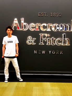 「H&M（エイチ・アンド・エム）のアイテム（パンツ、ホワイト系）」を使った、RICKYさん（メンズ・173cm）の夏コーディネート