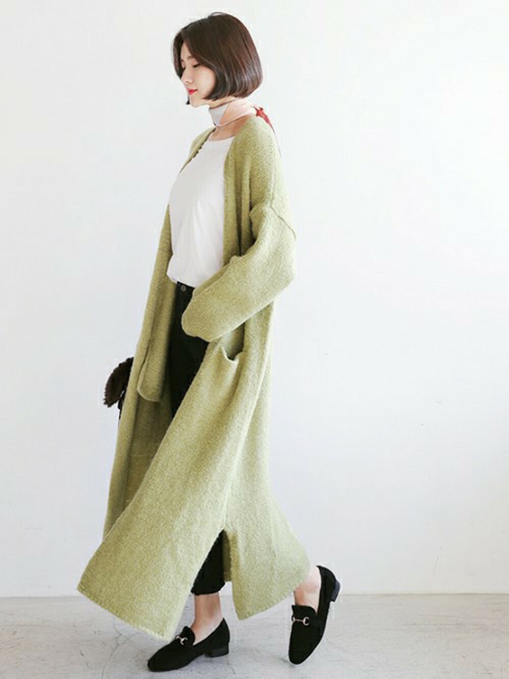 「カーディガン、バッグ、dholic、ロングカーディガン、春、ファー小物、coordinate」｜「DHOLICのサイドスリットオープンロングニットカーディガン（カーディガン/ボレロ、グリーン系）」を使った、ディーホリックさん（レディース・169cm）の冬コーディネートの1枚目の写真