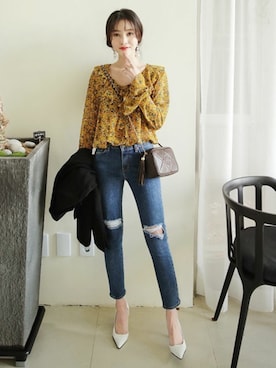 「花柄ブラウス」｜ディーホリックさん（レディース・162cm）の春コーディネート