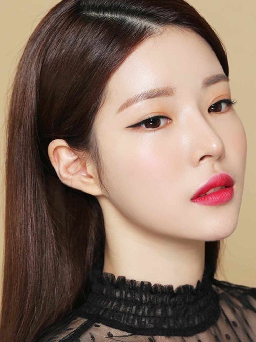 ブラック系のファンデーション、ホワイト系のその他ボディ・ヘアケア、その他のスキンケアを着用したレディースの夏コーディネートの1枚目の写真