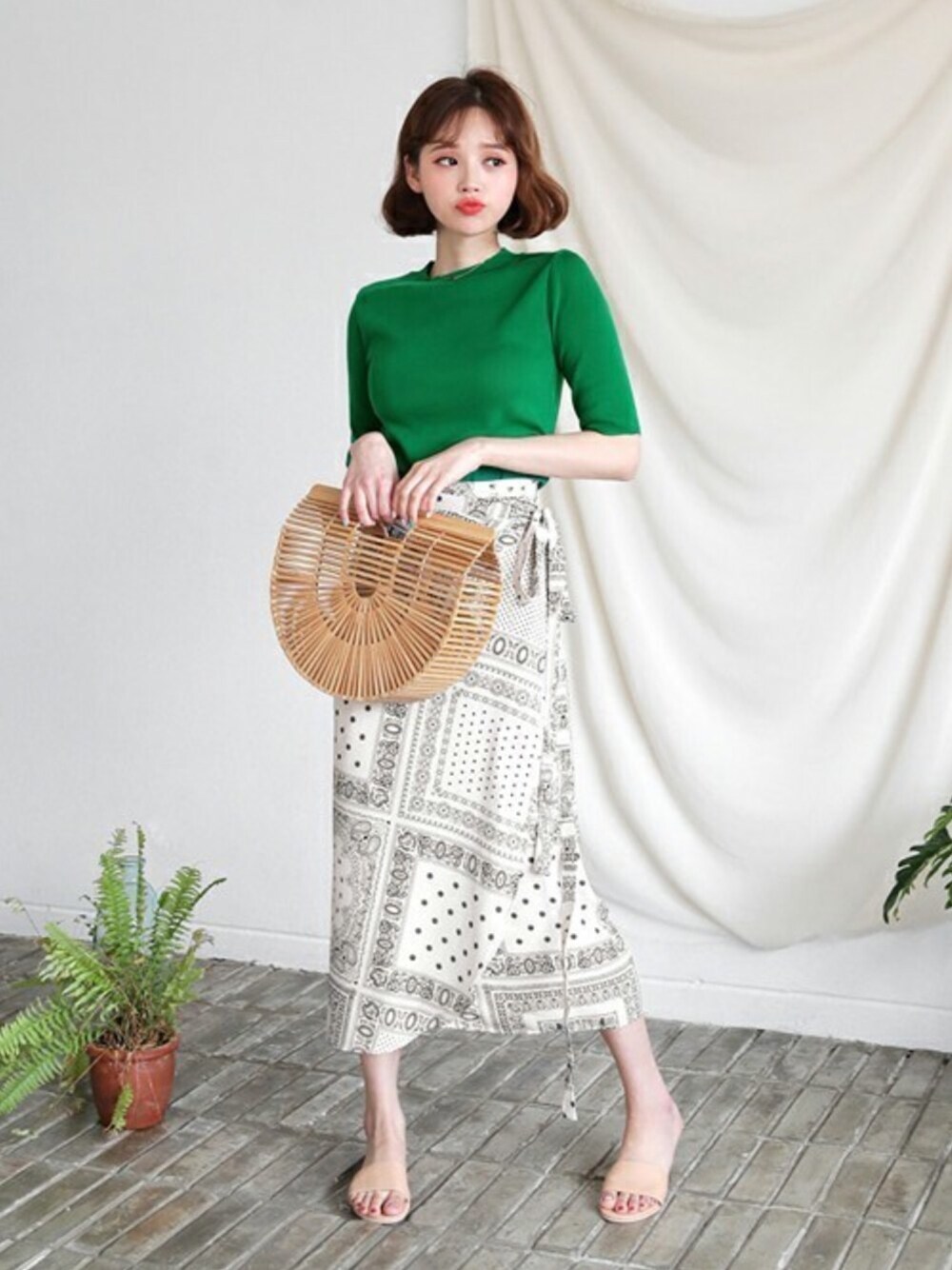 「スカート、dholic、ペイズリー、春コーデ、夏コーデ、coordinate、バカンス」｜「DHOLICの5分丈スリーブニット（ニット/セーター、グリーン系）」を使った、ディーホリックさん（レディース・165cm）の春コーディネートの1枚目の写真