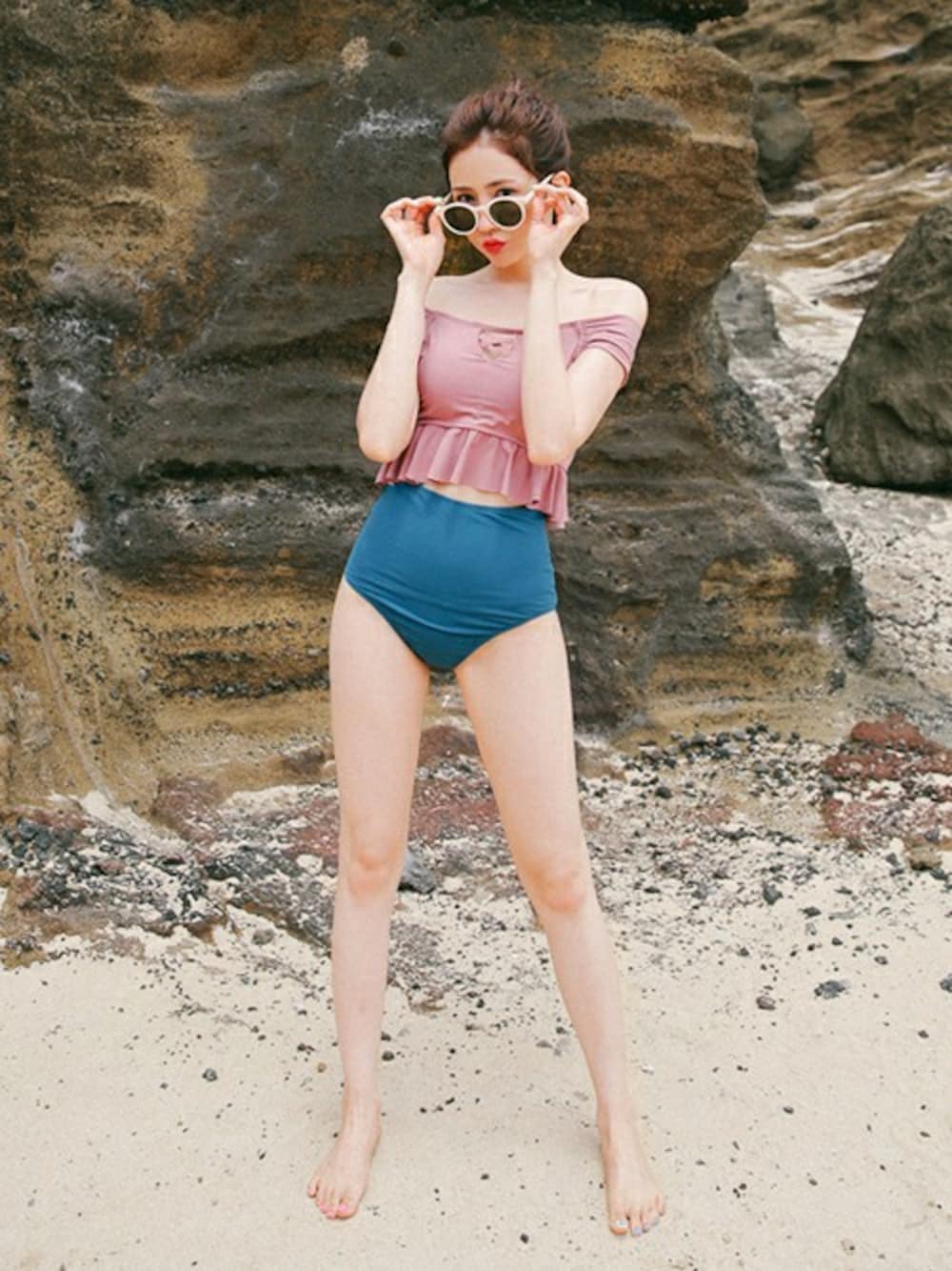 ピンク系の水着、その他の水着、その他の水着を着用したレディースの夏コーディネートの1枚目の写真