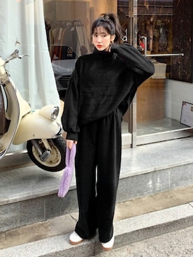 「アイテム（クラッチバッグ、パープル系）」を使った、ディーホリックさん（レディース・165cm）の冬コーディネート