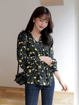 「花柄ブラウス」｜ディーホリックさん（レディース・165cm）の冬コーディネート