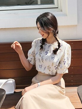 「花柄ブラウス」｜ディーホリックさん（レディース・163cm）の春コーディネート