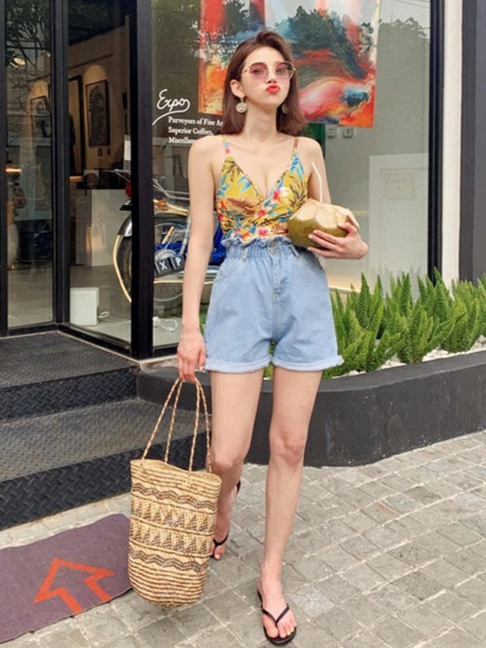 イエロー系の水着、その他の水着、その他の水着を着用したレディースの夏コーディネートの1枚目の写真