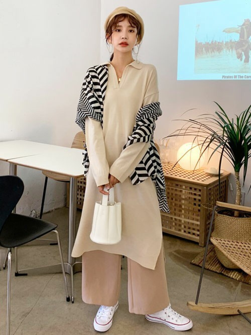 「dholic、ニットワンピース、スカーフ、大人カジュアル、fashion、プチプラ、プチプラコーデ、カジュアルコーデ、秋コーデ」｜「DHOLICのスリットカラーニットワンピース（ワンピース、ホワイト系）」を使った、ディーホリックさん（レディース・164cm）の夏コーディネートの1枚目の写真