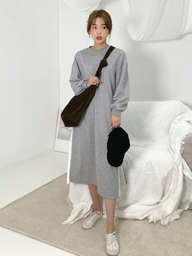 「スウェットワンピース」｜「アイテム（Tシャツ/カットソー）」を使った、ディーホリックさん（レディース・163cm）の秋コーディネート