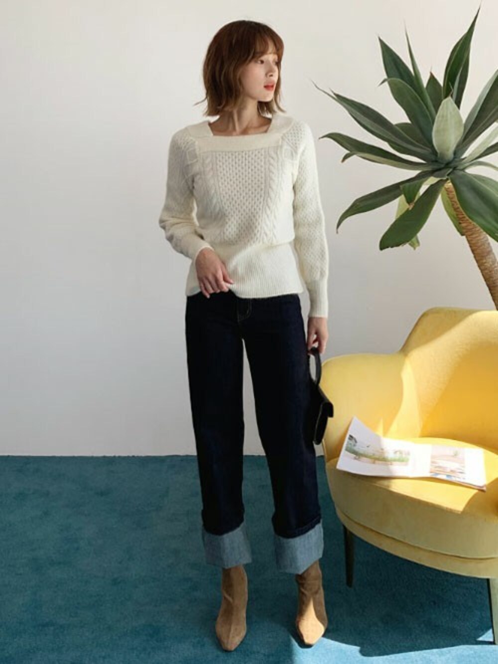 ホワイト系のニット/セーター、その他のTシャツ/カットソーを着用したレディースの秋コーディネートの1枚目の写真