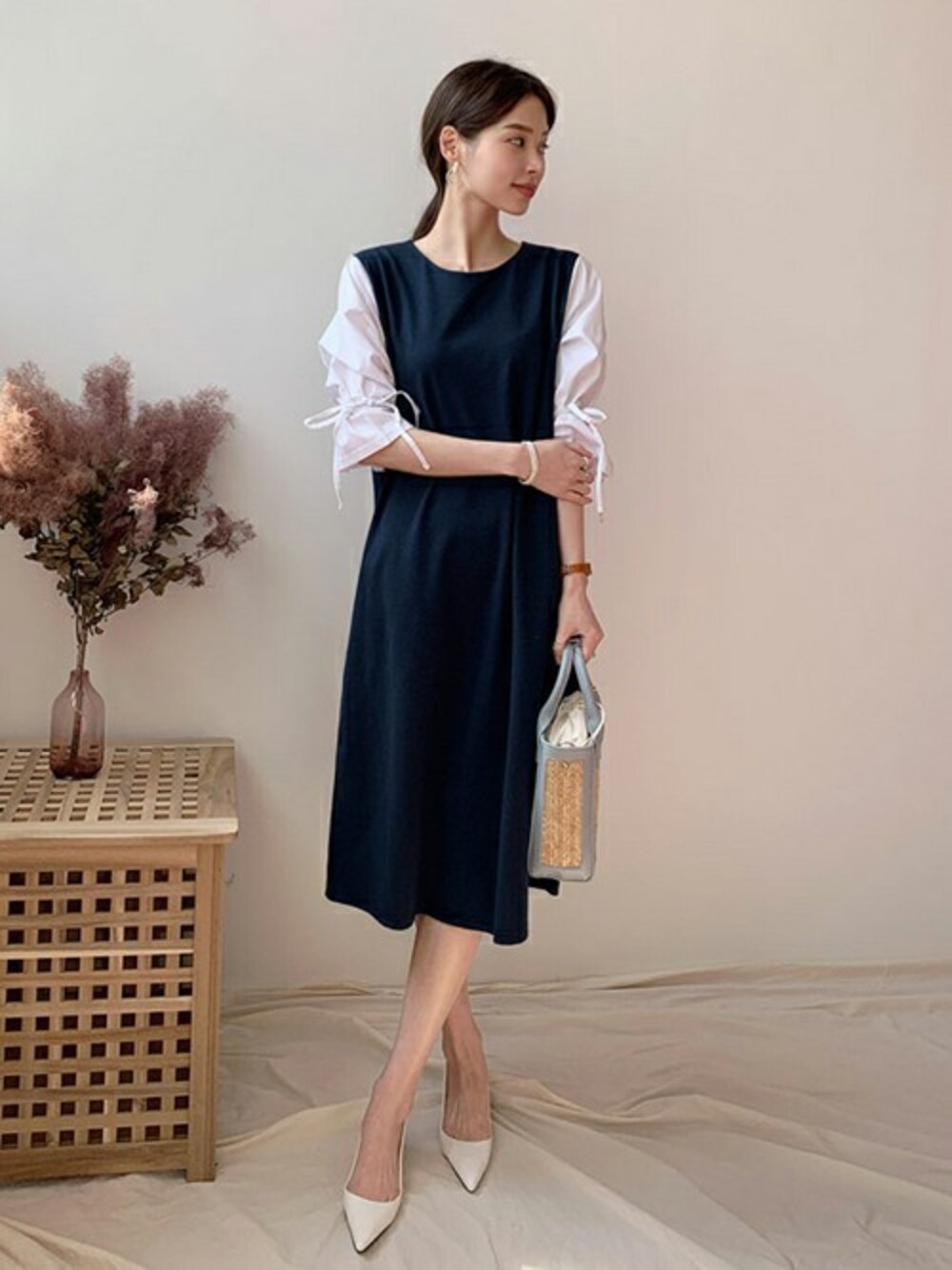 その他のワンピース、ホワイト系のその他を着用したレディースの春コーディネートの1枚目の写真