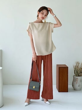 「アイテム（チューブトップ）」を使った、ディーホリックさん（レディース・165cm）の春コーディネート