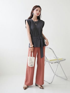 「アイテム（タンクトップ、グレー系）」を使った、ディーホリックさん（レディース・165cm）の春コーディネート