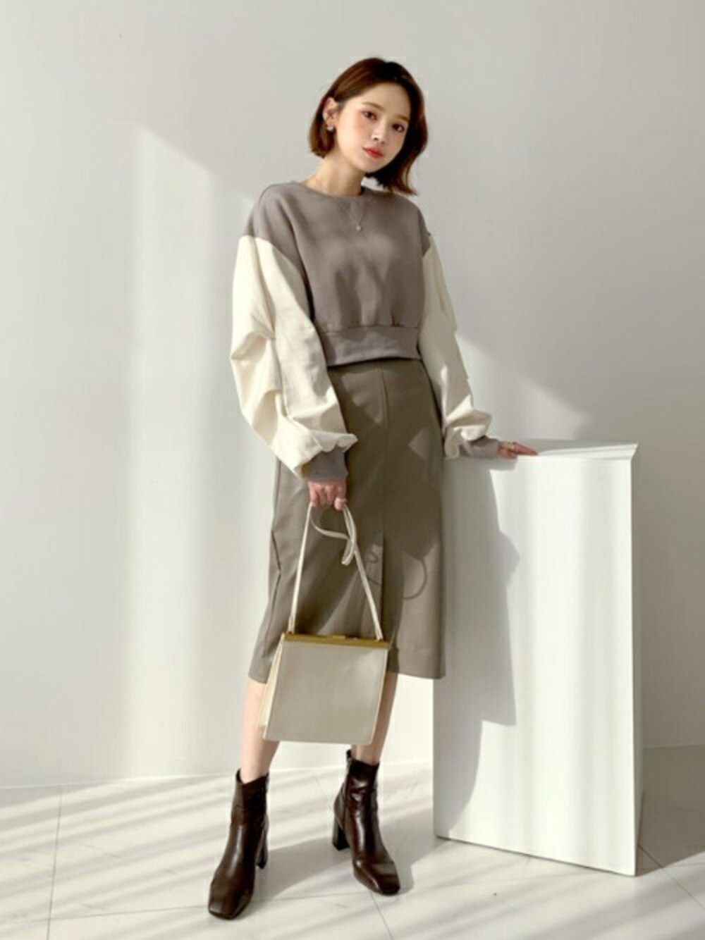 その他のスウェットを着用したレディースの秋コーディネートの1枚目の写真