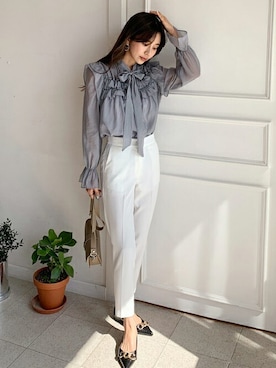 「ホワイトパンツ」｜「アイテム（スラックス）」を使った、ディーホリックさん（レディース・164cm）の春コーディネート