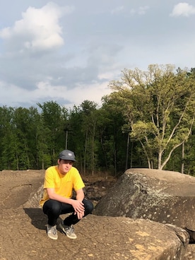 「yellow」｜「アイテム（キャップ）」を使った、Henryさん（メンズ・175cm）の春コーディネート