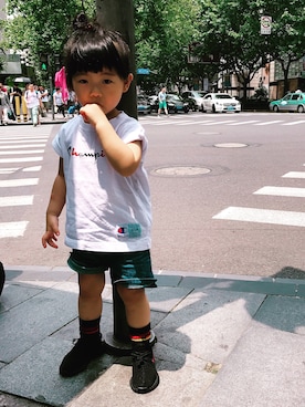 「Yeezy（イージー）のアイテム」を使った、mini是圆脸さん（キッズ・90cm）の夏コーディネート