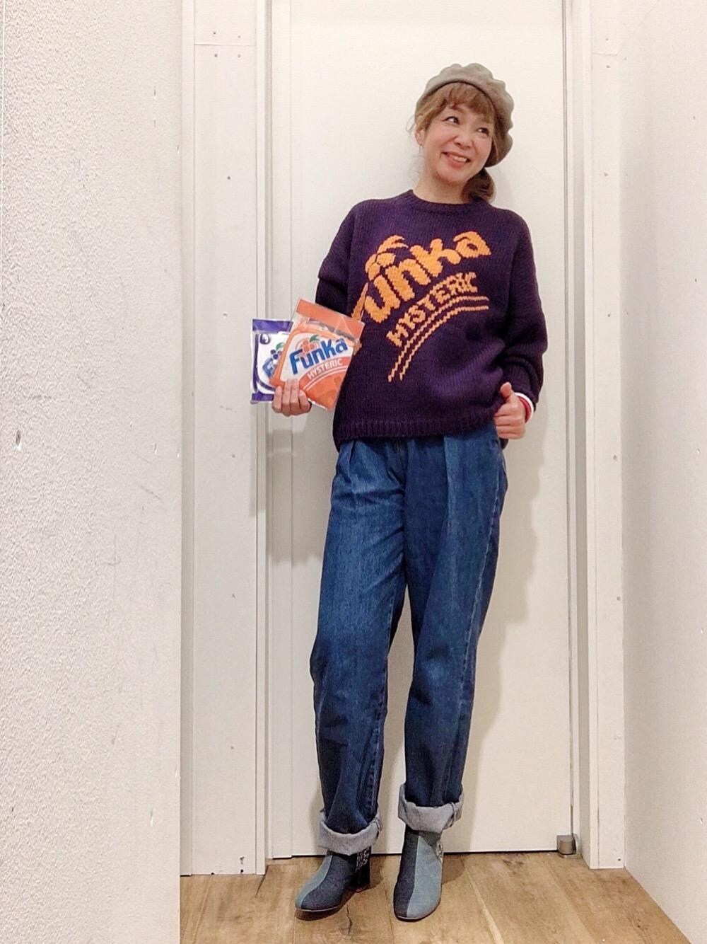 「デニム、冬コーデ、ワイドパンツ、Hysteric Glamour、シンプルコーデ、カジュアルコーデ、ヒステリックグラマー、ニットコーデ」｜「HYSTERIC GLAMOURのDENIM CHUNKY HEEL ブーツ（ブーツ、ブルー系）」を使った、happachinさん（レディース・164cm）の秋コーディネートの1枚目の写真