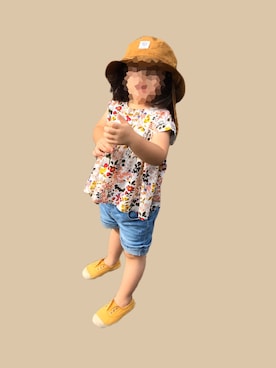 「花柄ブラウス」｜「しまむら（シマムラ）のアイテム（デニムパンツ）」を使った、TMGさん（キッズ・90cm）の冬コーディネート