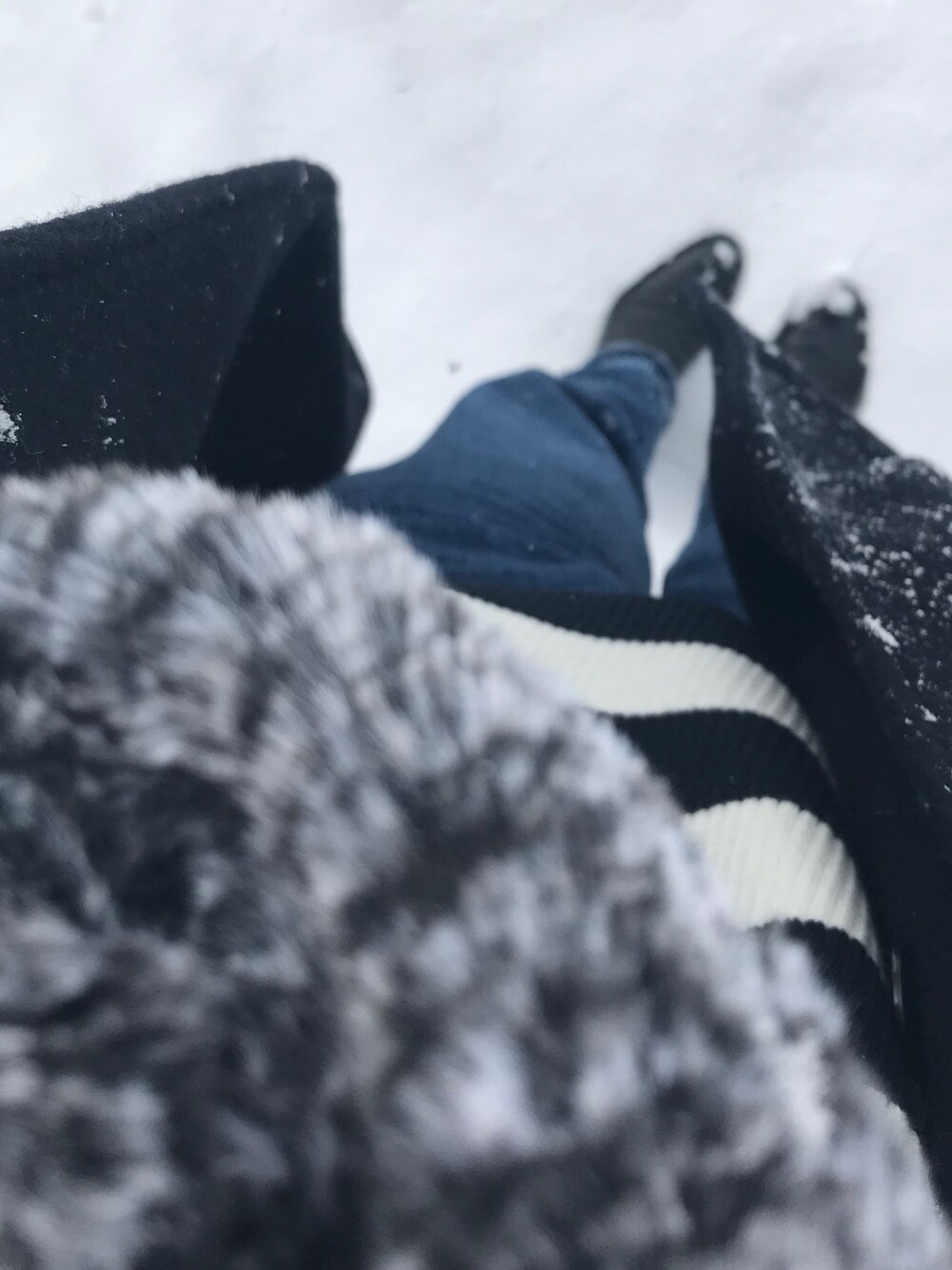 「旅行、東北、青森、十和田湖、雪、寒い」｜「ユザワヤのスヌード（ストール/ショール、グレー系）」を使った、マホロさん（レディース・159cm）の秋コーディネートの1枚目の写真