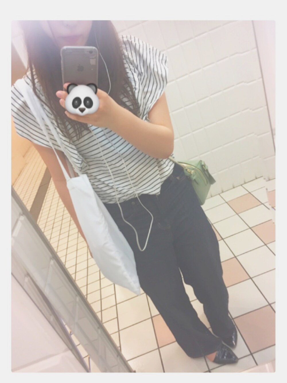 「LOWRYS FARMのアイテム（デニムパンツ、ブルー系）」を使った、shellymayさん（レディース・162cm）の春コーディネートの1枚目の写真
