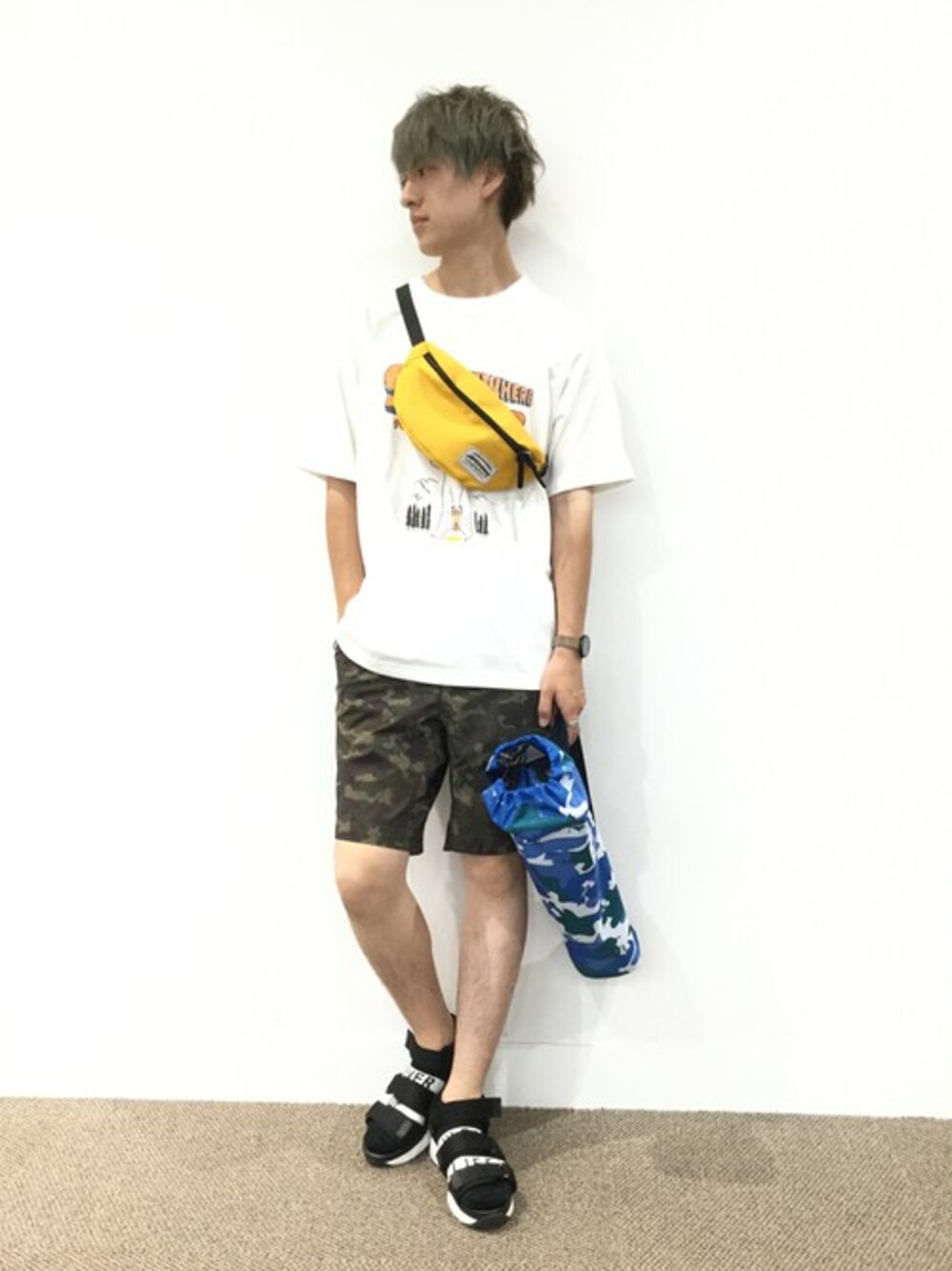 「ロゴT、夏、アウトドア、大学生、お出かけコーデ、ピクニック、白Tシャツ、グローバルワーク(GLOBAL WORK)、グローバルワーク、リンクコーデ」｜「GLOBAL WORKのクライミングショーツ【吸水速乾】/802503（その他パンツ、グリーン系）」を使った、いっちー【GLOBAL WORK 堺北花田店】さん（メンズ・183cm）の夏コーディネートの1枚目の写真