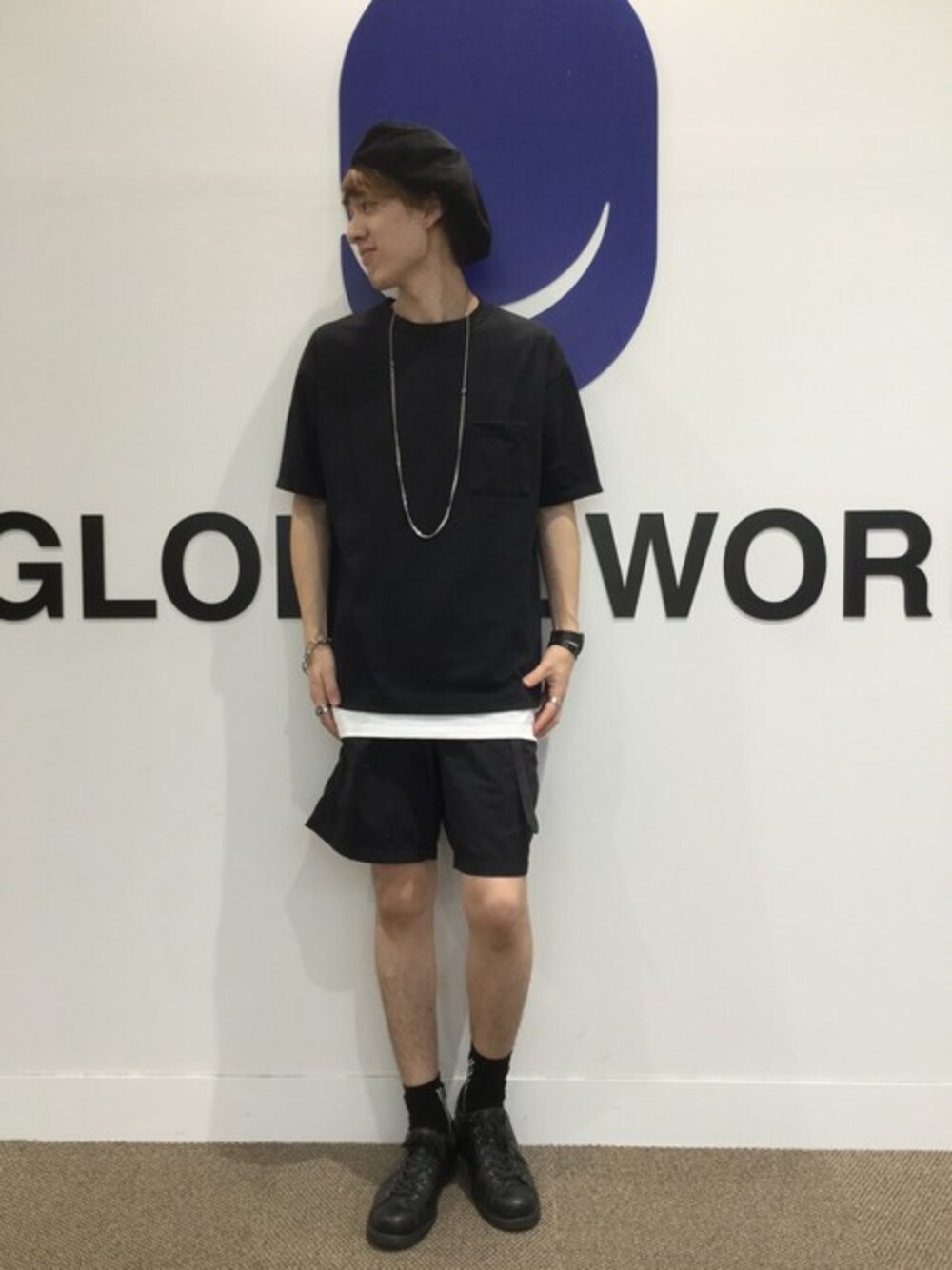 「ビッグシルエット、ブラック、黒、モノトーン、レイヤードスタイル、大学生、キレイめ、夏コーデ、グローバルワーク(GLOBAL WORK)、グローバルワーク」｜「GLOBAL WORKのUSAコットンDRYTEE/820277（Tシャツ/カットソー、ブラック系）」を使った、いっちー【GLOBAL WORK 堺北花田店】さん（メンズ・183cm）の夏コーディネートの1枚目の写真