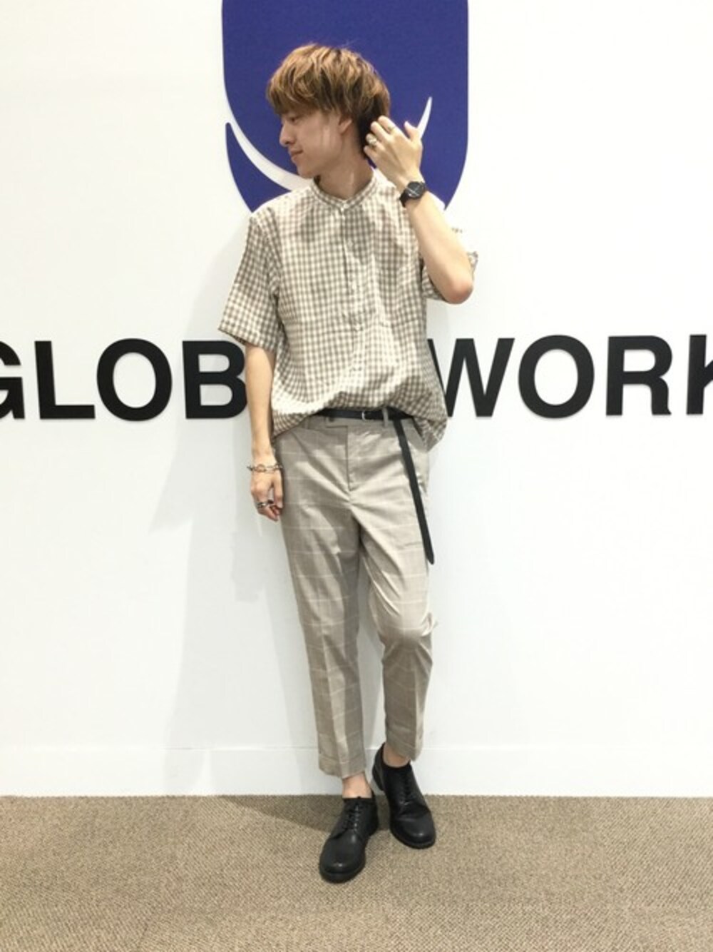 「チェック、テーパードパンツ、ベージュ、大学生、ギンガムチェック、キレイめ、タックイン、グローバルワーク(GLOBAL WORK)、グローバルワーク、バンドカラーシャツ」｜「GLOBAL WORKのパナマバンドカラーシャツ/840002（シャツ/ブラウス、ベージュ系）」を使った、いっちー【GLOBAL WORK 堺北花田店】さん（メンズ・183cm）の夏コーディネートの1枚目の写真