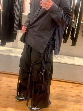 「UK テクノパンツのアイテム（カーゴパンツ、ブラック系）」を使った、ふじまるさん（メンズ）の春コーディネート