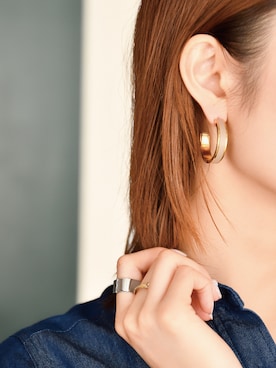 「Phoebe（フィービィー）のアイテム（アクセサリー）」を使った、JEWEL ADDICT STAFFさん（レディース・165cm）の秋コーディネート