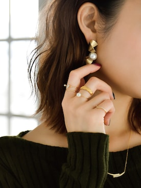 「ゴールドアクセ」｜JEWEL ADDICT STAFFさん（レディース・165cm）の秋コーディネート