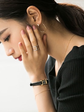 「新作」｜「アイテム（アナログ腕時計）」を使った、JEWEL ADDICT STAFFさん（レディース・165cm）の冬コーディネート
