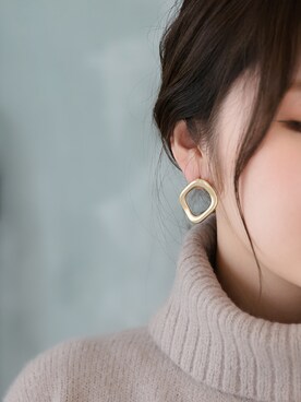 「Phoebe（フィービィー）のアイテム（アクセサリー）」を使った、JEWEL ADDICT STAFFさん（レディース・165cm）の冬コーディネート