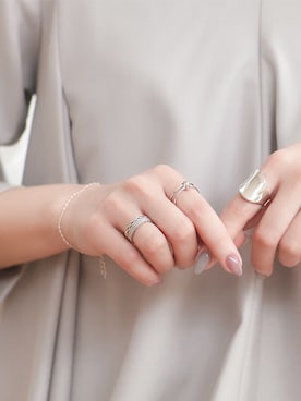 「Phoebe（フィービィー）のアイテム（リング）」を使った、JEWEL ADDICT STAFFさん（レディース・165cm）の春コーディネート