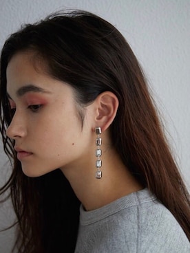 「アイテム（ピアス（片耳用））」を使った、JEWEL ADDICT STAFFさん（レディース・165cm）の春コーディネート