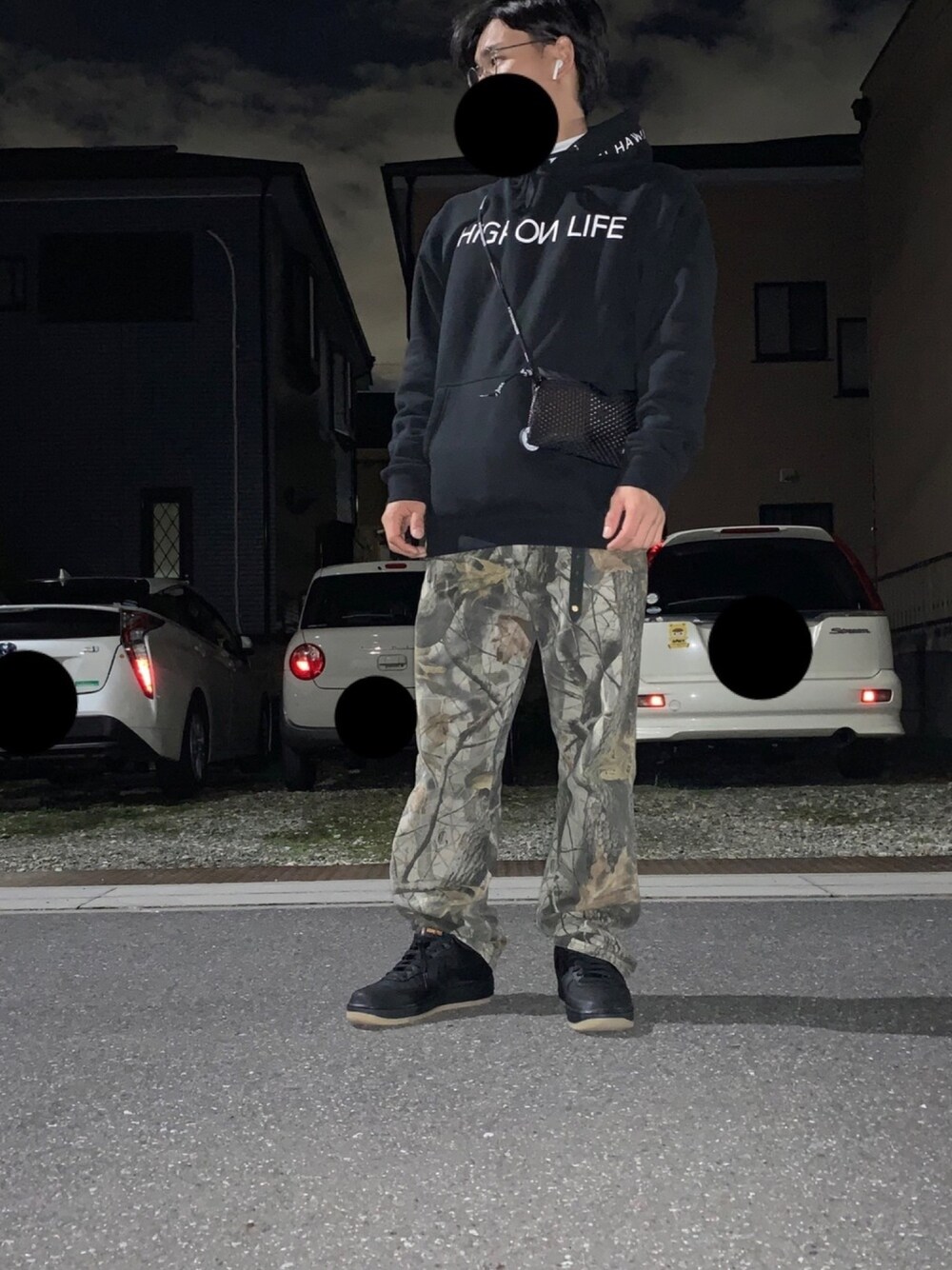 「秋のコーデ、ootd、黒、シンプル、ミリタリー、カモフラ、スニーカー、NIKE、GORE-TEX、AIR FORCE 1」｜「Appleのアイテム（スピーカー、ホワイト系）」を使った、G  O  S  U  K  E  ™️さん（メンズ・163cm）の秋コーディネートの1枚目の写真