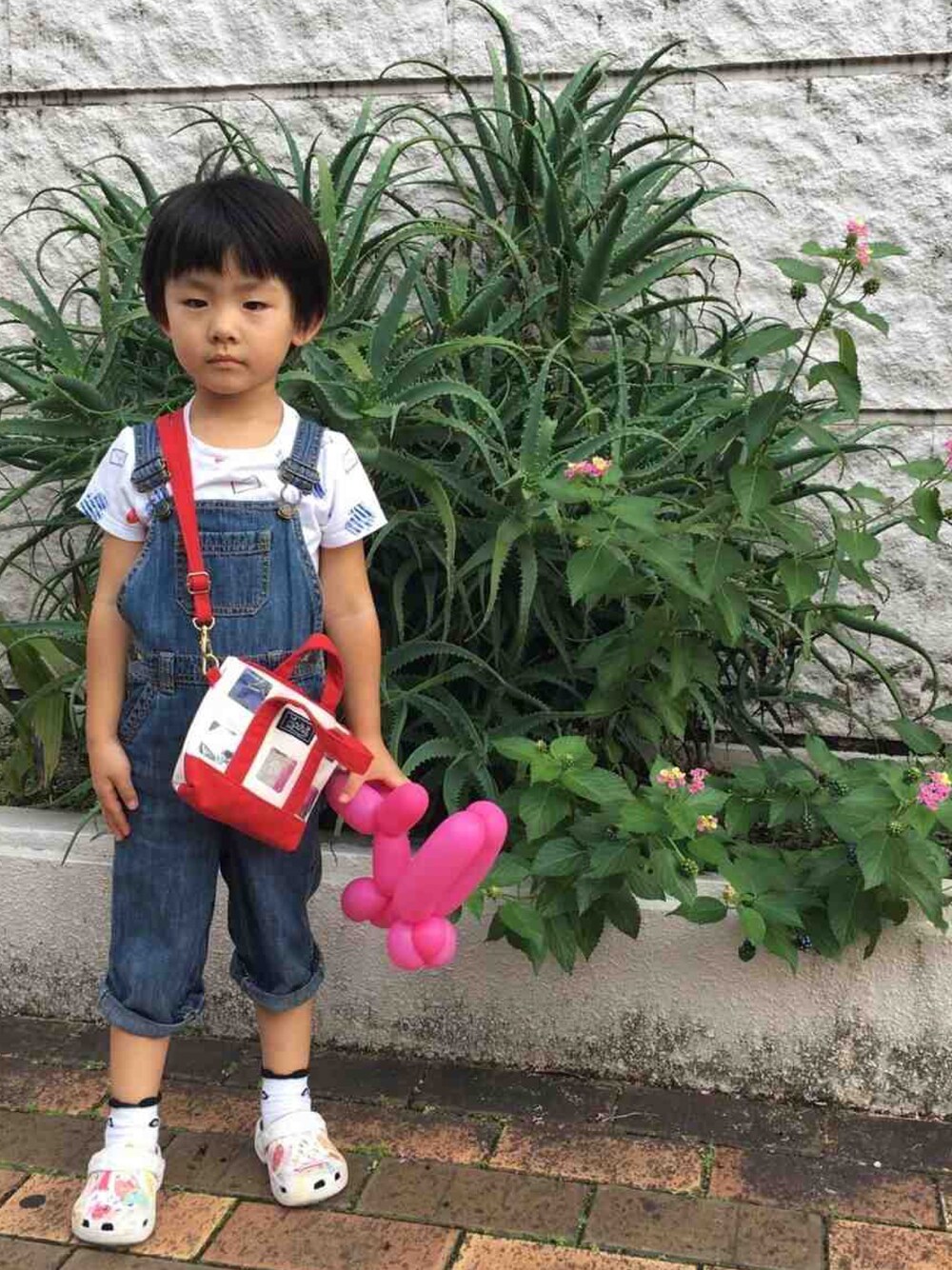 「シンプルコーデ、おんなのこ、カジュアル、デニム、4歳」｜「OLD NAVYのアイテム（Tシャツ/カットソー、ホワイト系）」を使った、✨MIYU💫さん（キッズ・90cm）の秋コーディネートの1枚目の写真
