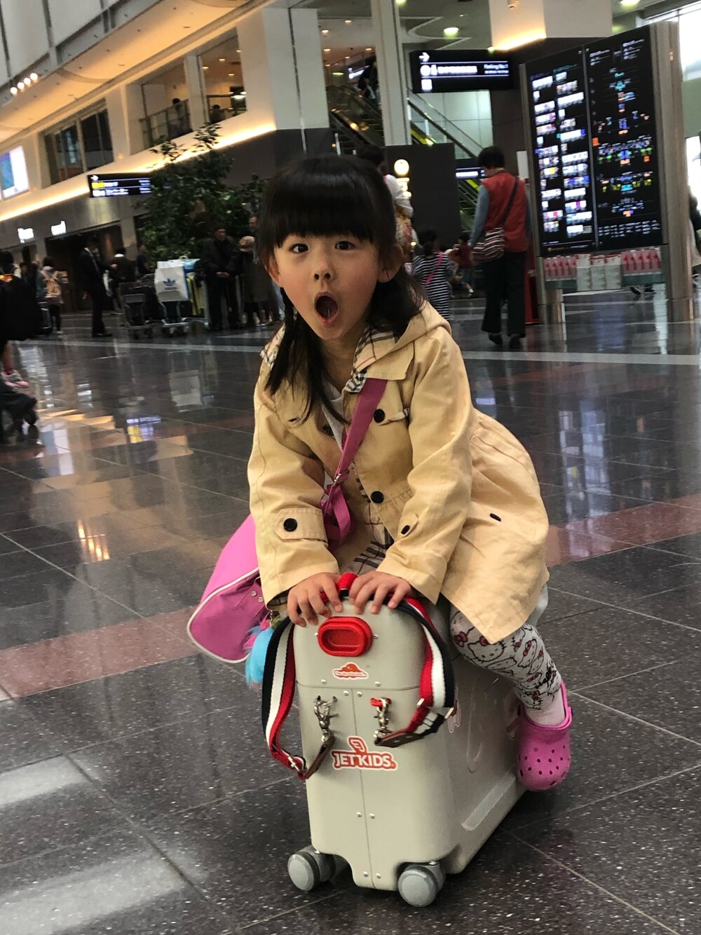 「キッズファッション、トレンチコート、女の子」｜「韓国子供服のアイテム（トレンチコート、ベージュ系）」を使った、✨MIYU💫さん（キッズ・90cm）の夏コーディネートの1枚目の写真