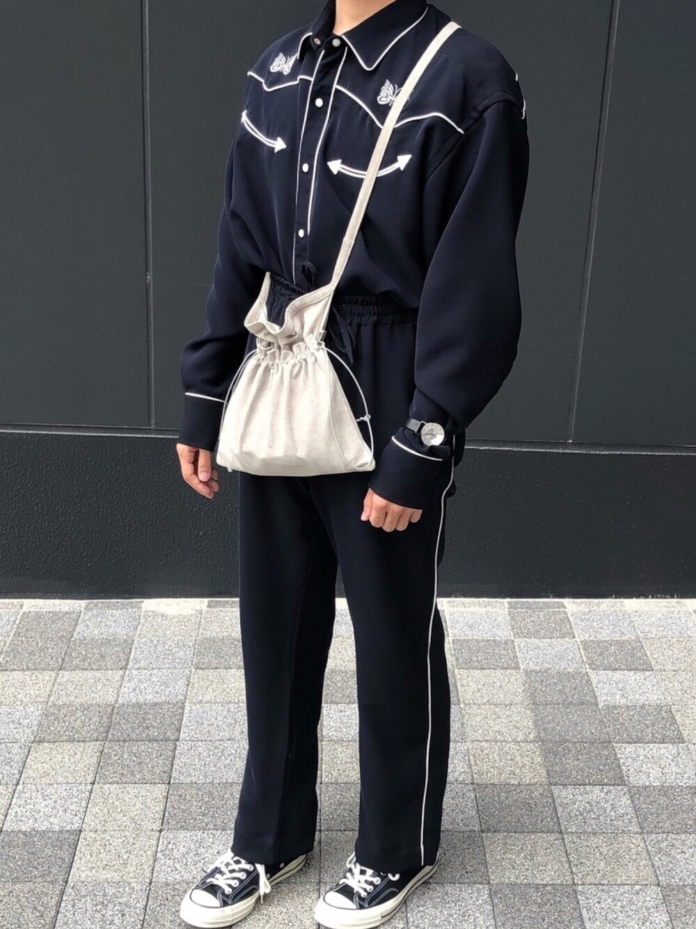 「セットアップ、NEEDLES、ct70、Hender Scheme、巾着バッグ、シンプル、おしゃれさんと繋がりたい、キレイめ、ニードルス、Klasse14」｜「Needlesのアイテム（ジャケット/アウター、パープル系）」を使った、らくさん（メンズ・174cm）の夏コーディネートの1枚目の写真