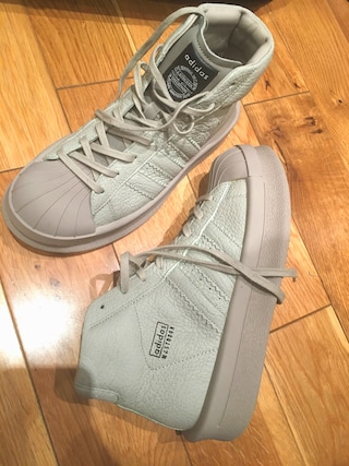 【カジュアルコーデの格上げ】RICKOWENS スニーカー ベージュ カジュアルコーデの格上げ】RICKOWENS スニーカー ベージュ