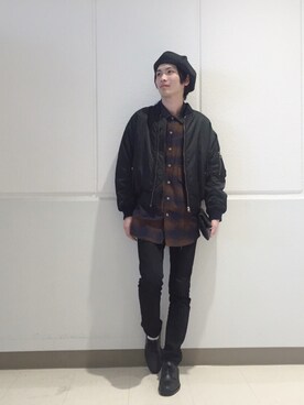 「ビッグシャツ」｜「アイテム（ミリタリージャケット）」を使った、真鍋 嶺さん（メンズ・174cm）の冬コーディネート