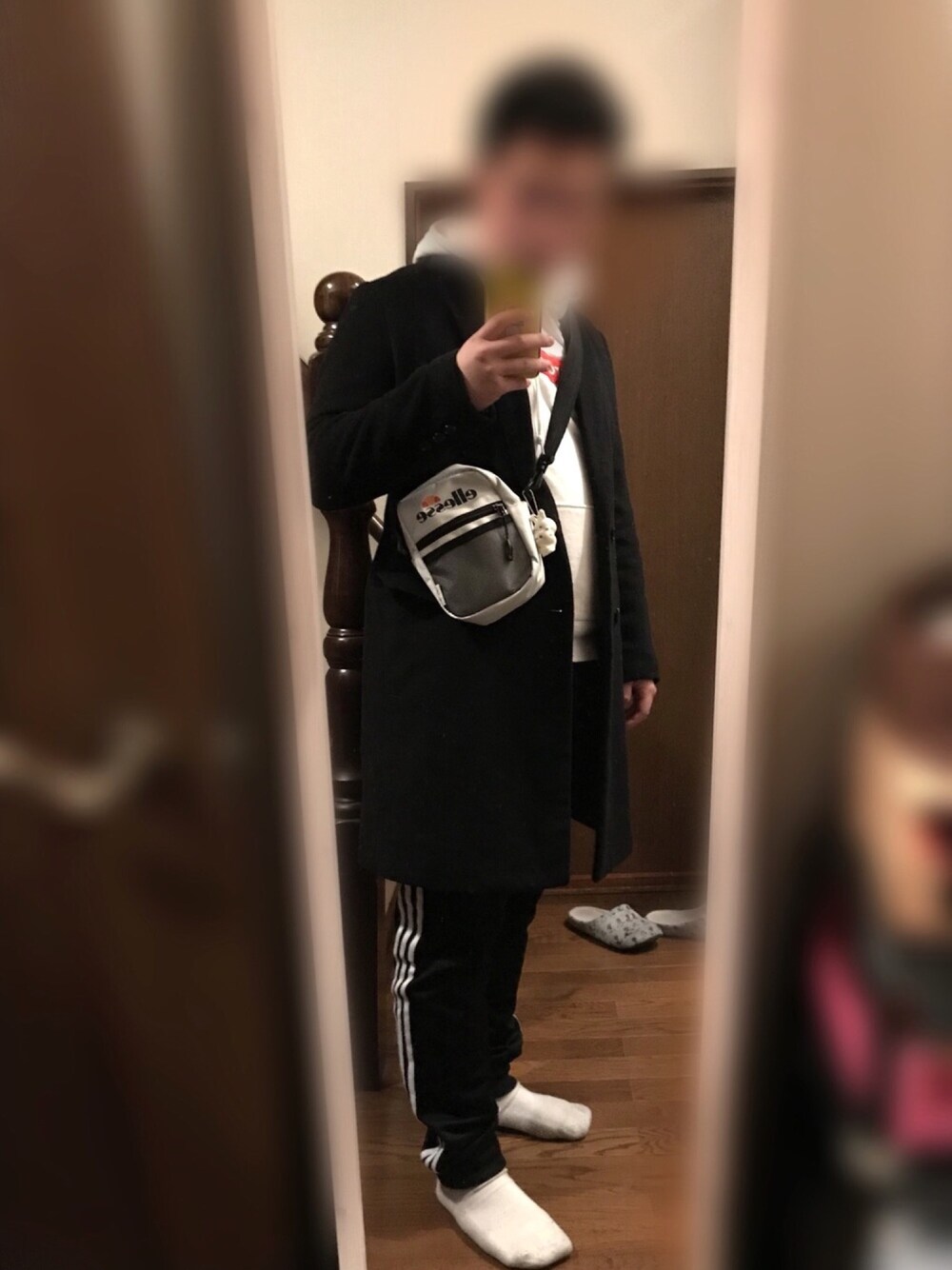 「大人カジュアル、冬コーデ、プチプラ、ロングコート、スポーツミックス、パーカー、adidas、WEGO、street、SPINNS」｜「ellesseのアイテム（ポーチ、ホワイト系）」を使った、yusei♪さん（メンズ・169cm）の冬コーディネートの1枚目の写真