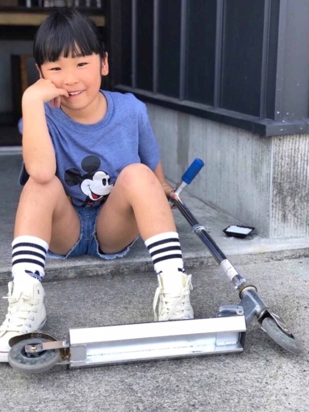 「キッズコーデ、女の子コーデ、adidas、春コーデ、ブルーコーデ、WEAR初心者、双子、twin」｜「GLOBAL WORKの【キッズ】GIRLSデニムショーツ/724014（デニムパンツ、ブルー系）」を使った、☺︎twins☺︎NR**さん（キッズ・127cm）の春コーディネートの1枚目の写真